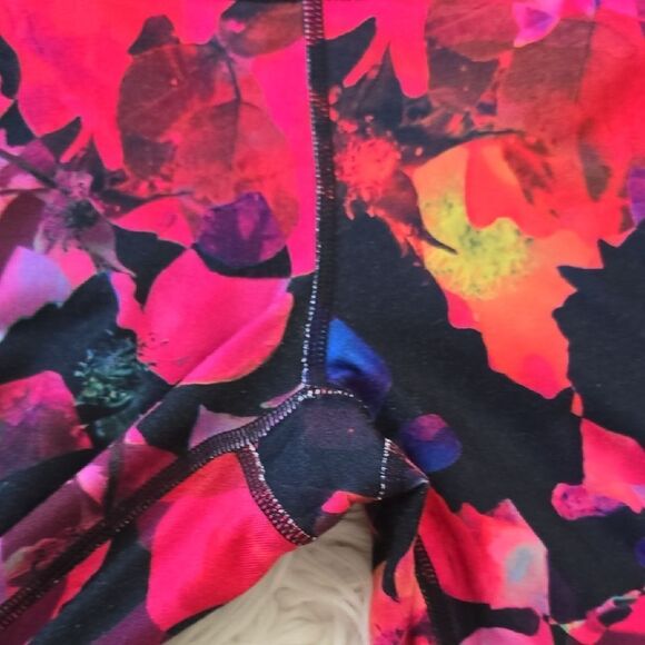 Athleta Pink and Black Abstract Leggings - Picture 4 of 7